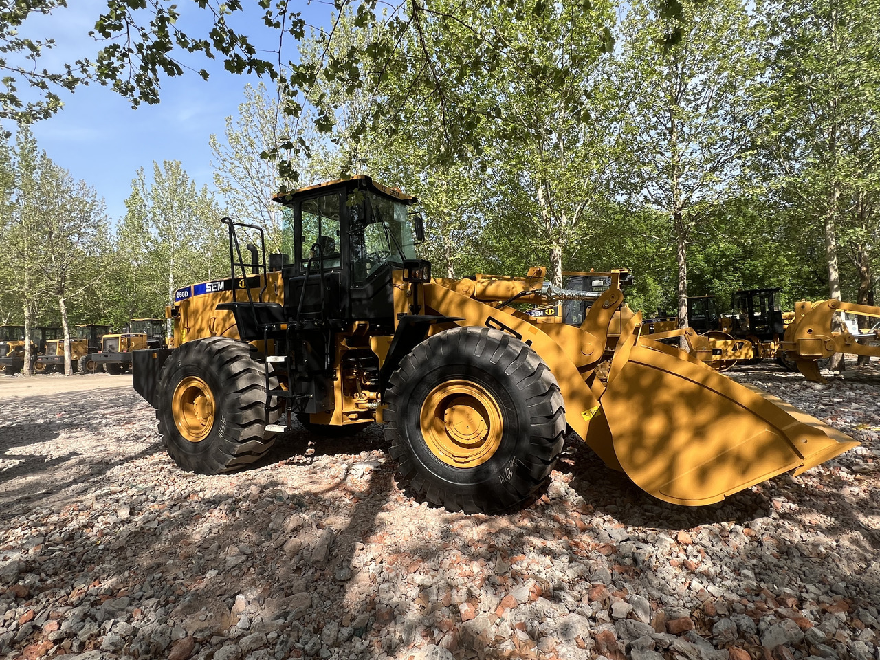 Új Gumikerekes homlokrakodó SEM SEM660D: 8 kép.