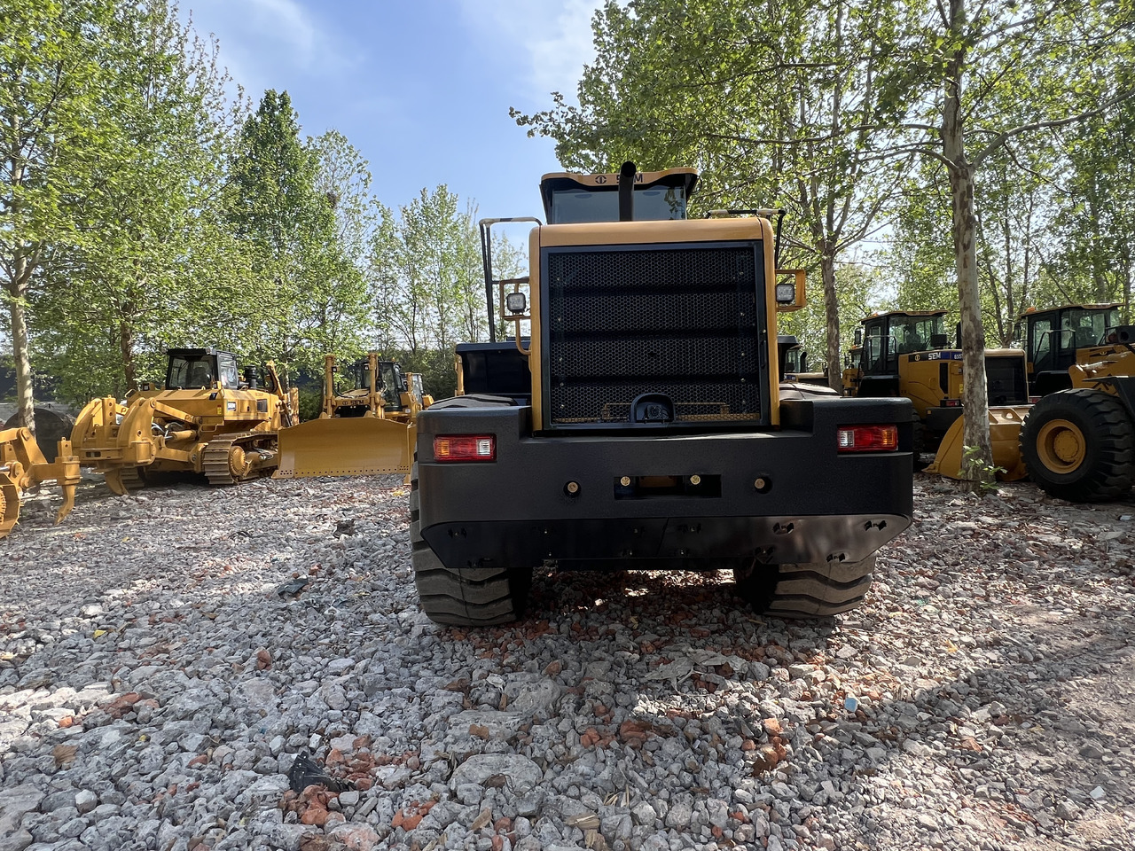 SEM SEM660D - Gumikerekes homlokrakodó: 2 kép. SEM SEM660D - Gumikerekes homlokrakodó: 2 kép.