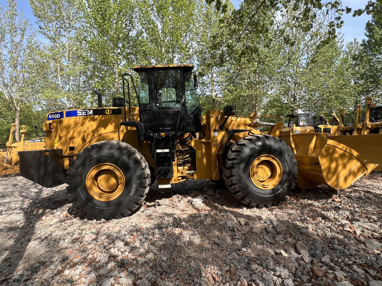 Új Gumikerekes homlokrakodó SEM SEM660D: 9 kép.