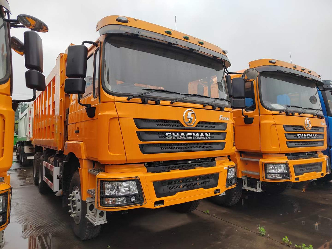 SHACMAN F3000 6x4 - Billenőplatós teherautó: 4 kép. SHACMAN F3000 6x4 - Billenőplatós teherautó: 4 kép.