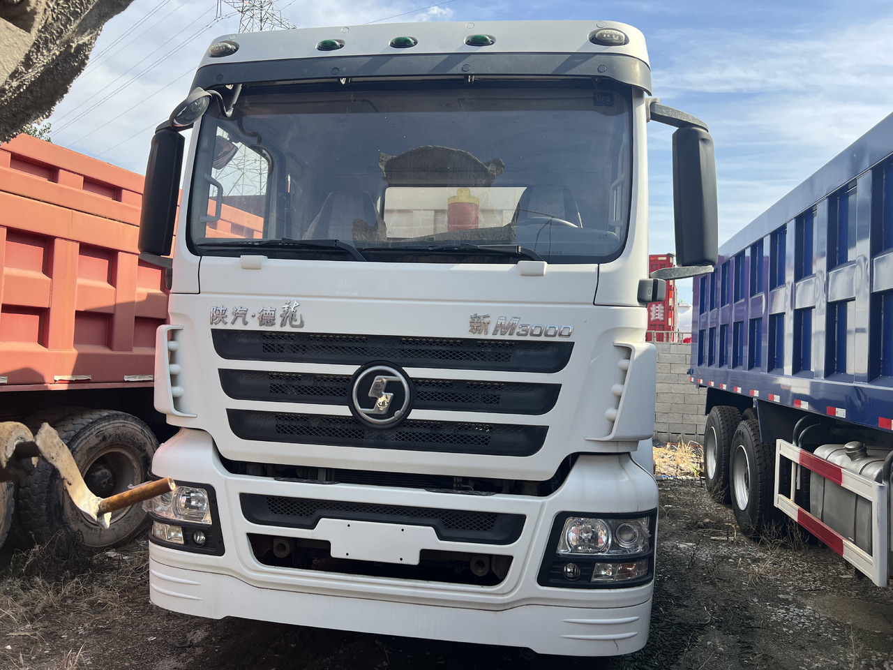 SHACMAN F3000 - Billenőplatós teherautó: 3 kép. SHACMAN F3000 - Billenőplatós teherautó: 3 kép.