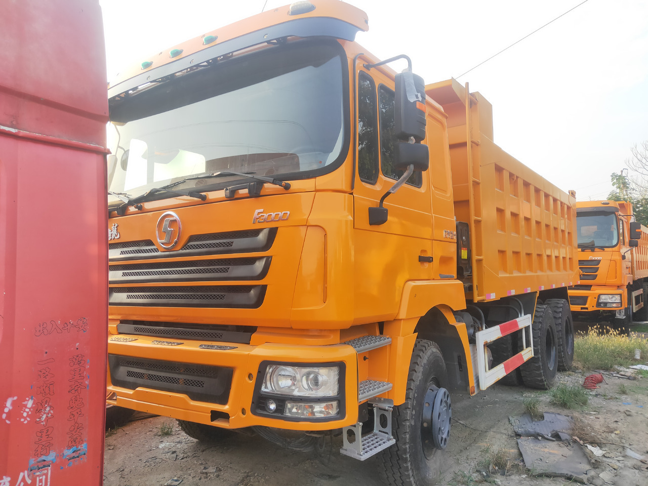 SHACMAN F3000 - Billenőplatós teherautó: 1 kép. SHACMAN F3000 - Billenőplatós teherautó: 1 kép.