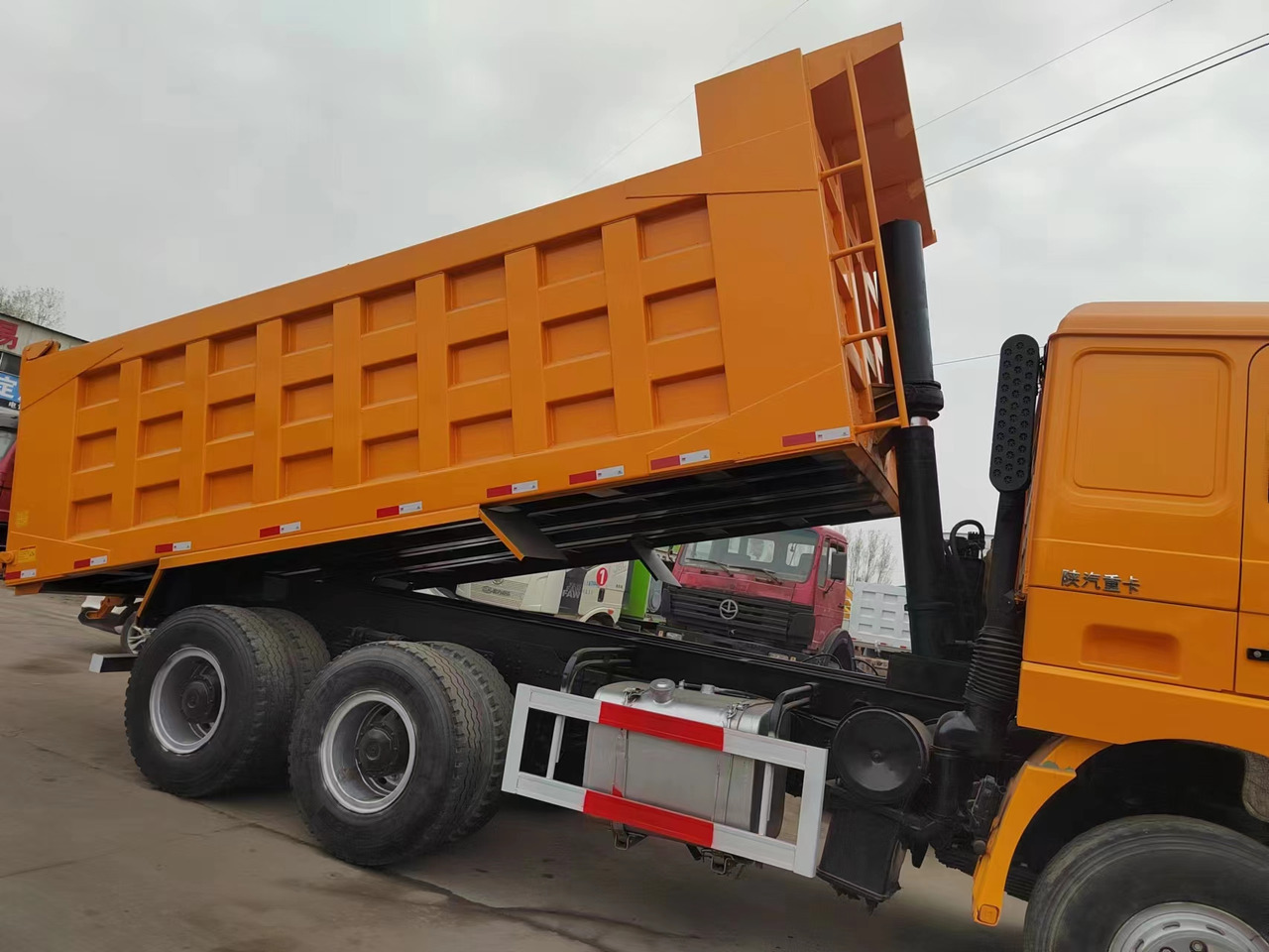 SHACMAN F3000 - Billenőplatós teherautó: 5 kép. SHACMAN F3000 - Billenőplatós teherautó: 5 kép.