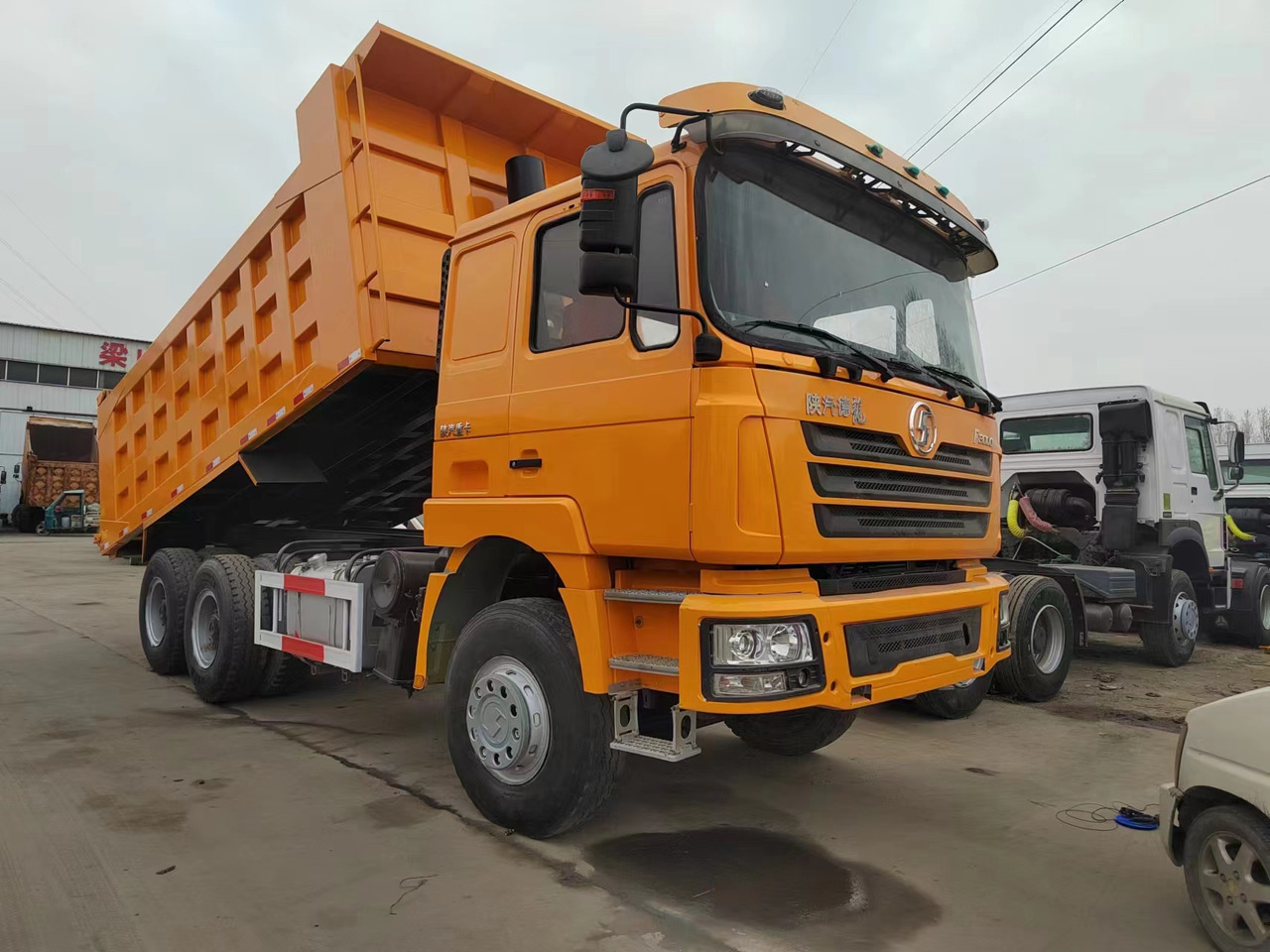 SHACMAN F3000 - Billenőplatós teherautó: 3 kép. SHACMAN F3000 - Billenőplatós teherautó: 3 kép.