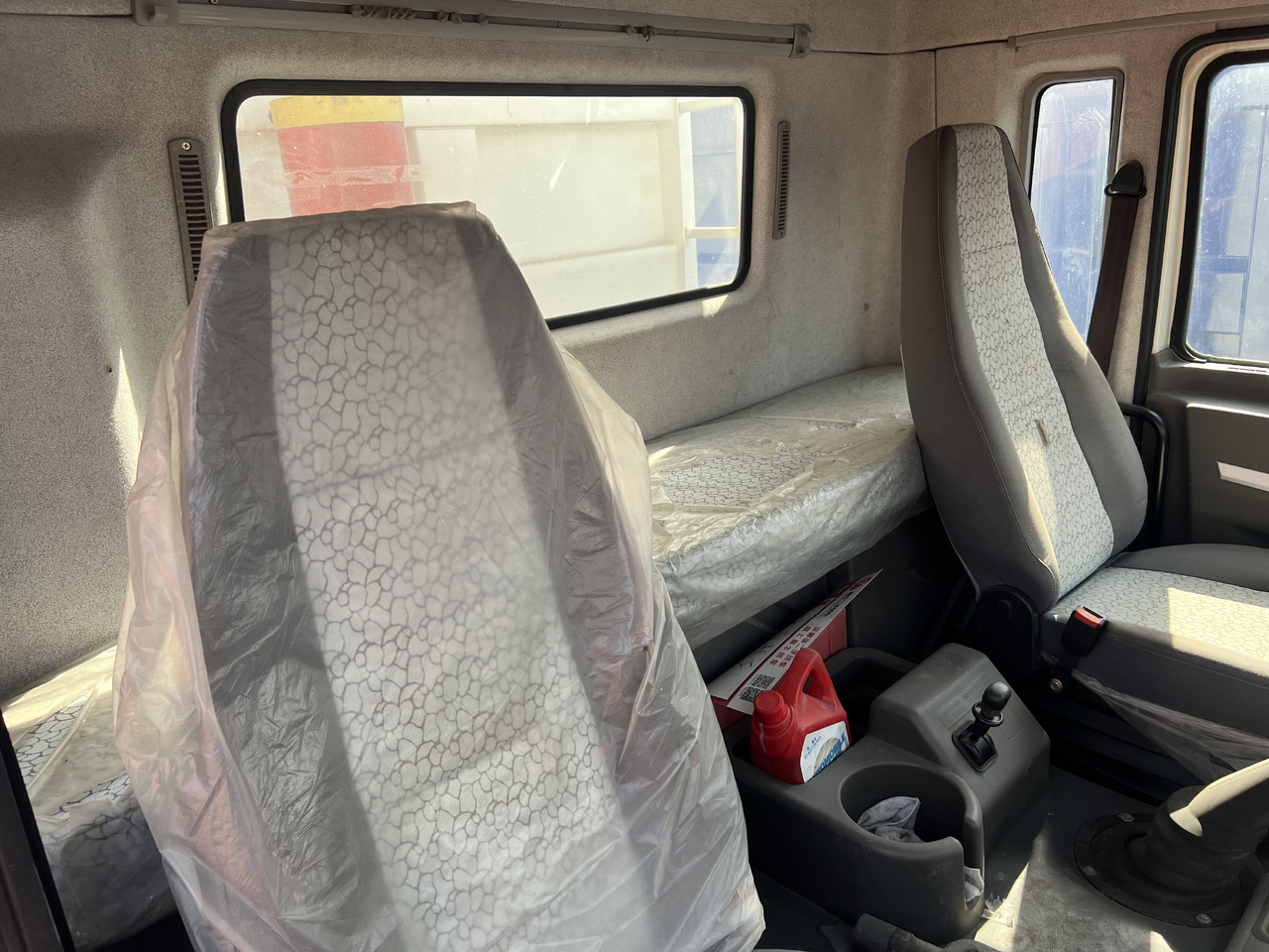 Billenőplatós teherautó SHACMAN M3000: 7 kép.