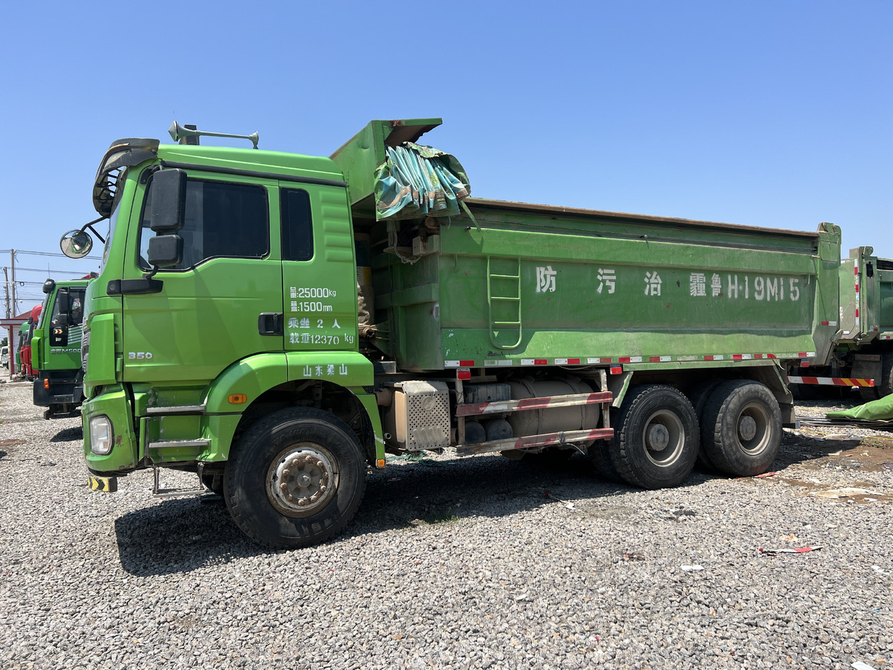 SHACMAN M3000 - Billenőplatós teherautó: 3 kép. SHACMAN M3000 - Billenőplatós teherautó: 3 kép.
