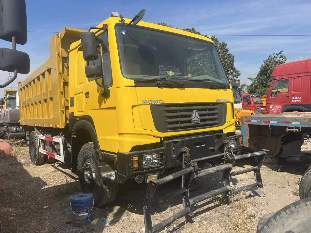 SINOTRUK HOWO 4x2 - Billenőplatós teherautó: 1 kép. SINOTRUK HOWO 4x2 - Billenőplatós teherautó: 1 kép.
