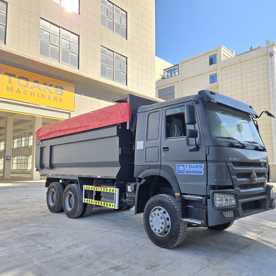 SINOTRUK HOWO 6*4 Dump Truck - Billenőplatós teherautó: 3 kép. SINOTRUK HOWO 6*4 Dump Truck - Billenőplatós teherautó: 3 kép.