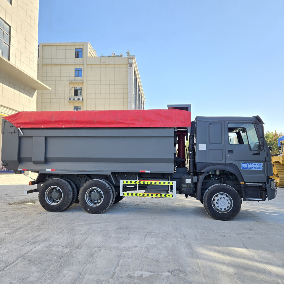 SINOTRUK HOWO 6x4 - Billenőplatós teherautó: 3 kép. SINOTRUK HOWO 6x4 - Billenőplatós teherautó: 3 kép.