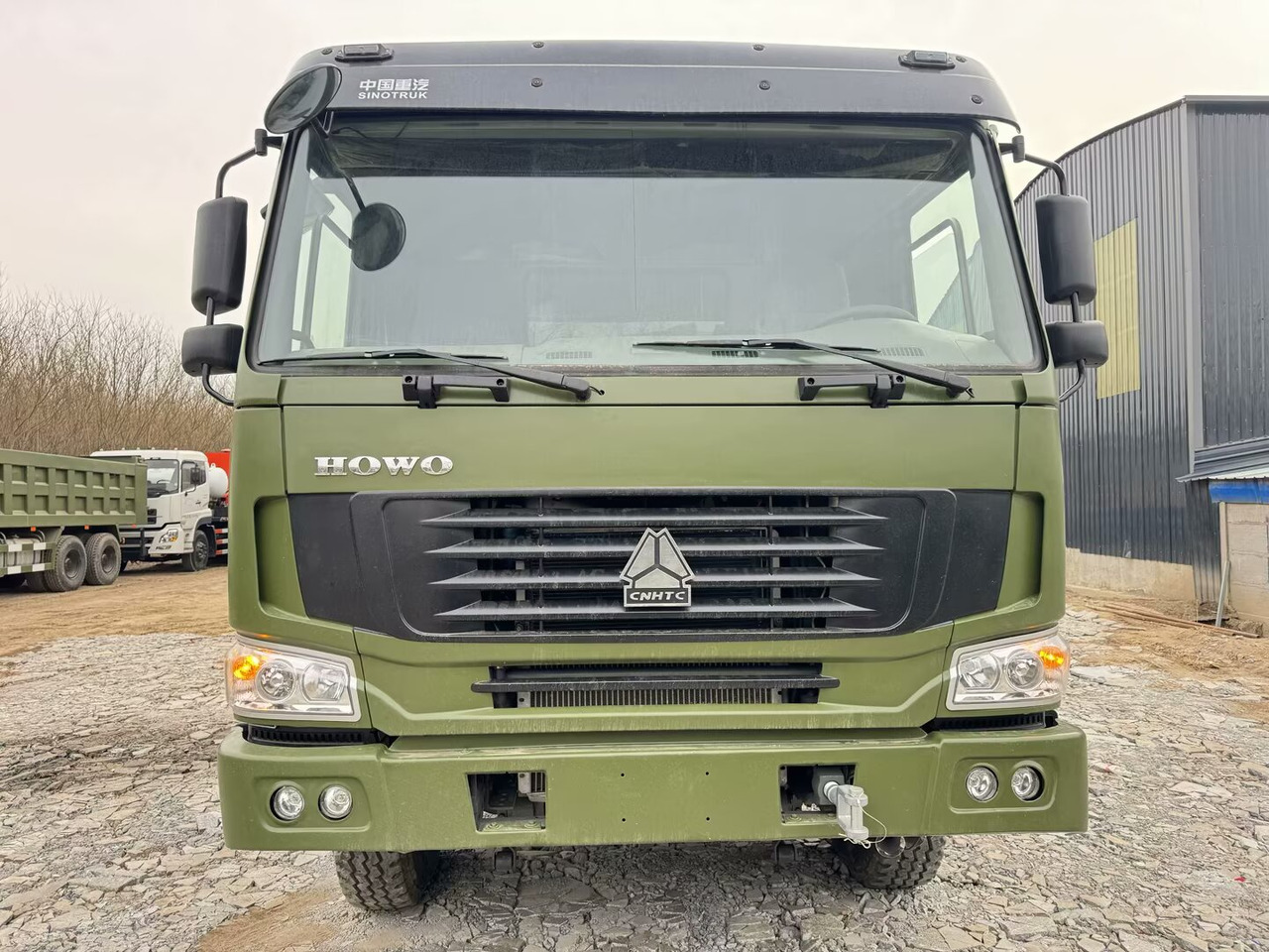 SINOTRUK HOWO 6x4 - Billenőplatós teherautó: 3 kép. SINOTRUK HOWO 6x4 - Billenőplatós teherautó: 3 kép.