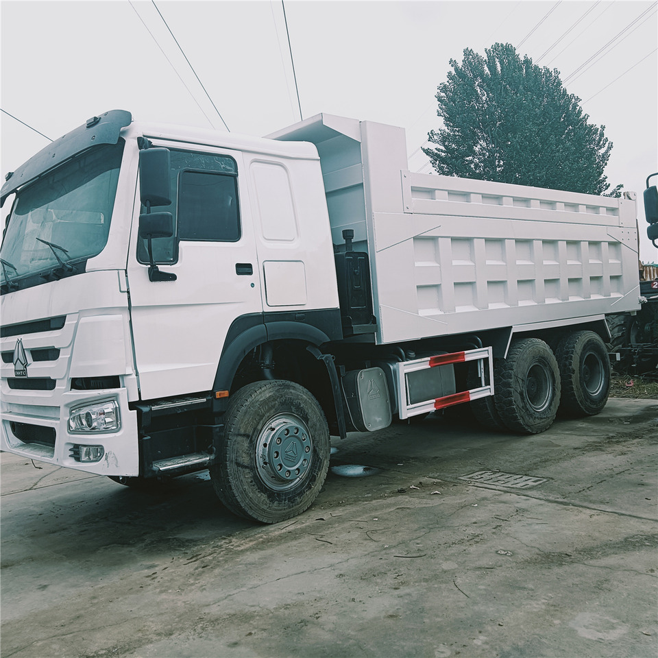 SINOTRUK HOWO 6x4 - Billenőplatós teherautó: 4 kép. SINOTRUK HOWO 6x4 - Billenőplatós teherautó: 4 kép.