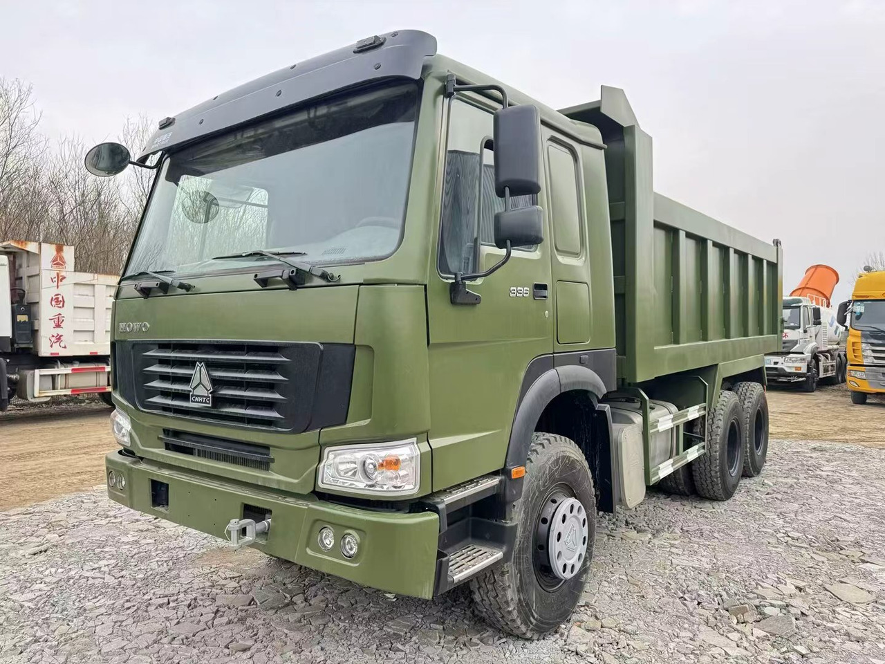 SINOTRUK HOWO 6x4 - Billenőplatós teherautó: 1 kép. SINOTRUK HOWO 6x4 - Billenőplatós teherautó: 1 kép.
