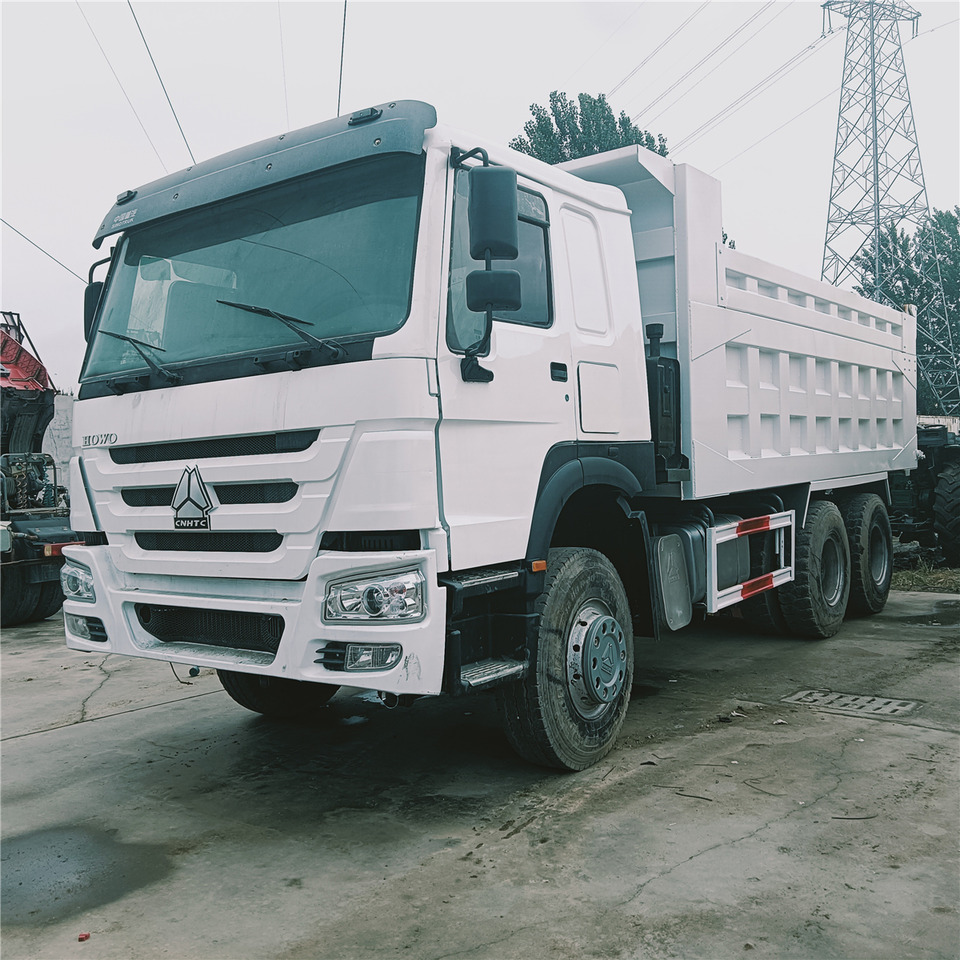 SINOTRUK HOWO 6x4 - Billenőplatós teherautó: 1 kép. SINOTRUK HOWO 6x4 - Billenőplatós teherautó: 1 kép.