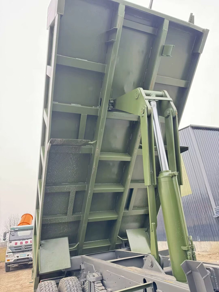 SINOTRUK HOWO 6x4 - Billenőplatós teherautó: 5 kép. SINOTRUK HOWO 6x4 - Billenőplatós teherautó: 5 kép.