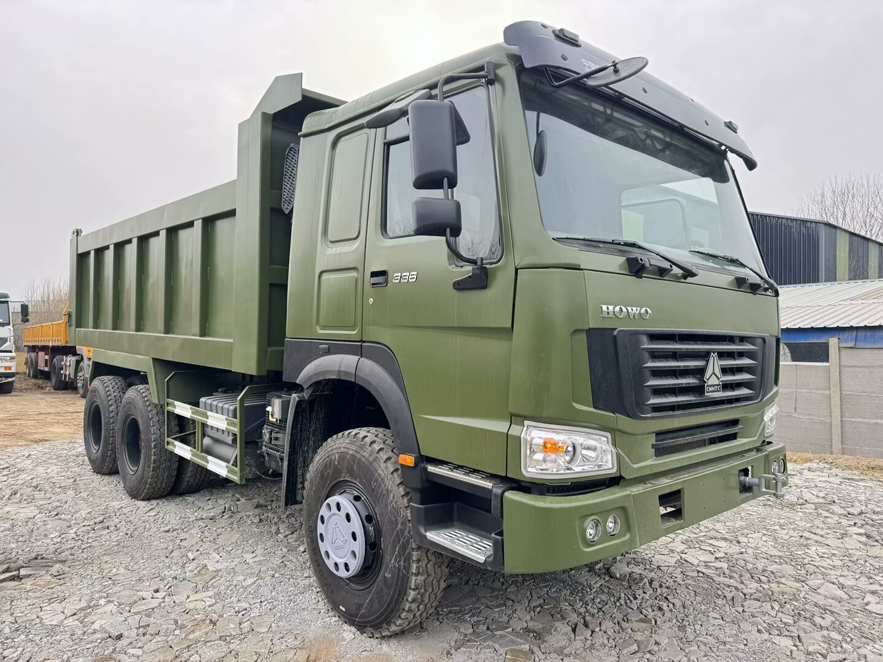 SINOTRUK HOWO 6x4 - Billenőplatós teherautó: 4 kép. SINOTRUK HOWO 6x4 - Billenőplatós teherautó: 4 kép.