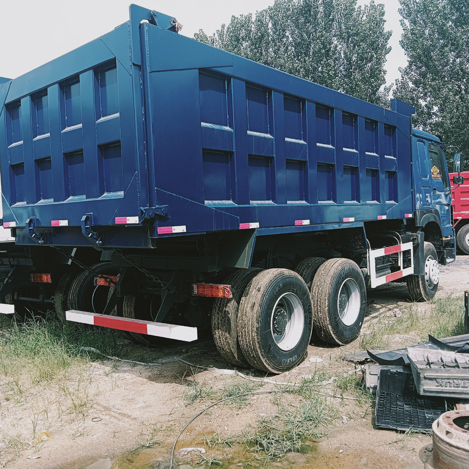 SINOTRUK HOWO - Billenőplatós teherautó: 5 kép. SINOTRUK HOWO - Billenőplatós teherautó: 5 kép.