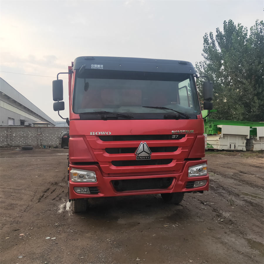 SINOTRUK HOWO - Billenőplatós teherautó: 1 kép. SINOTRUK HOWO - Billenőplatós teherautó: 1 kép.