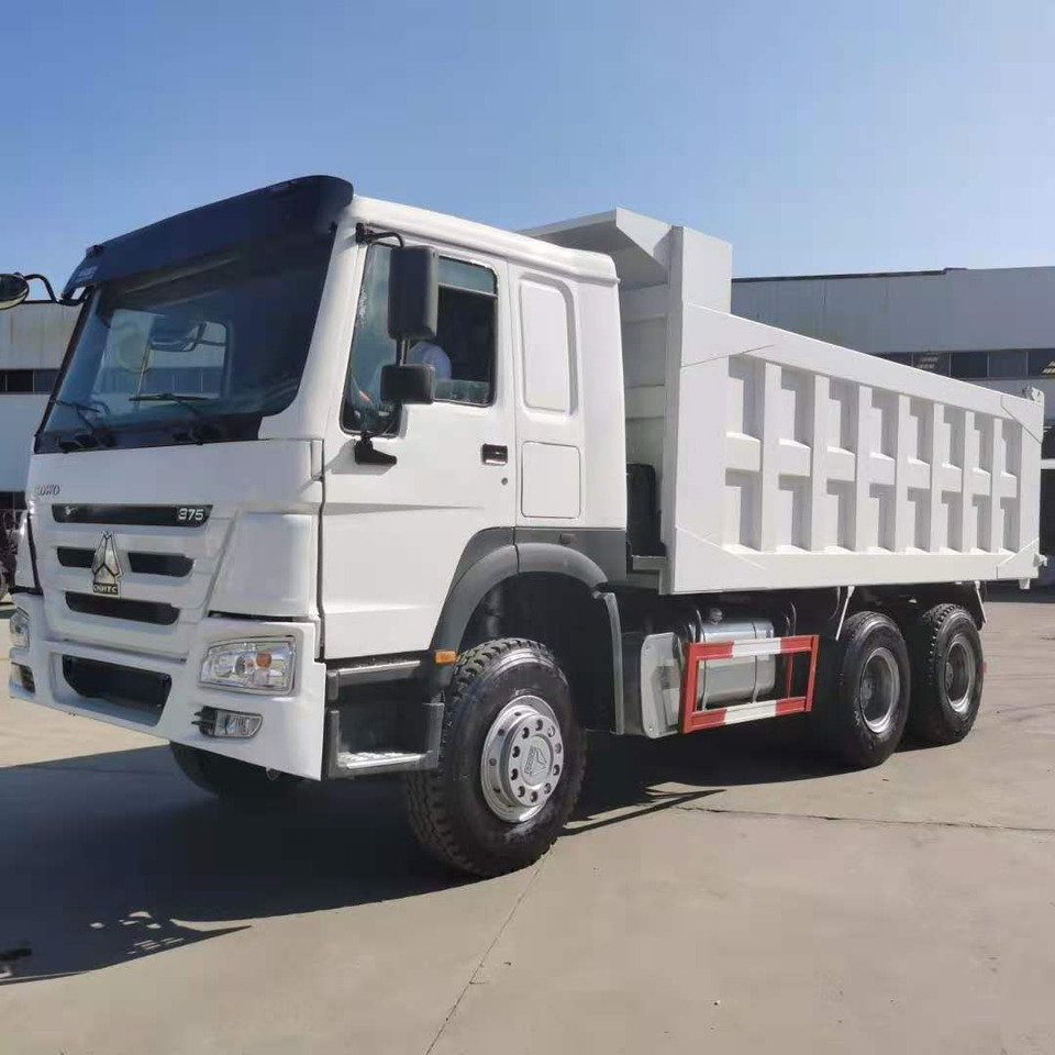 SINOTRUK HOWO - Billenőplatós teherautó: 4 kép. SINOTRUK HOWO - Billenőplatós teherautó: 4 kép.