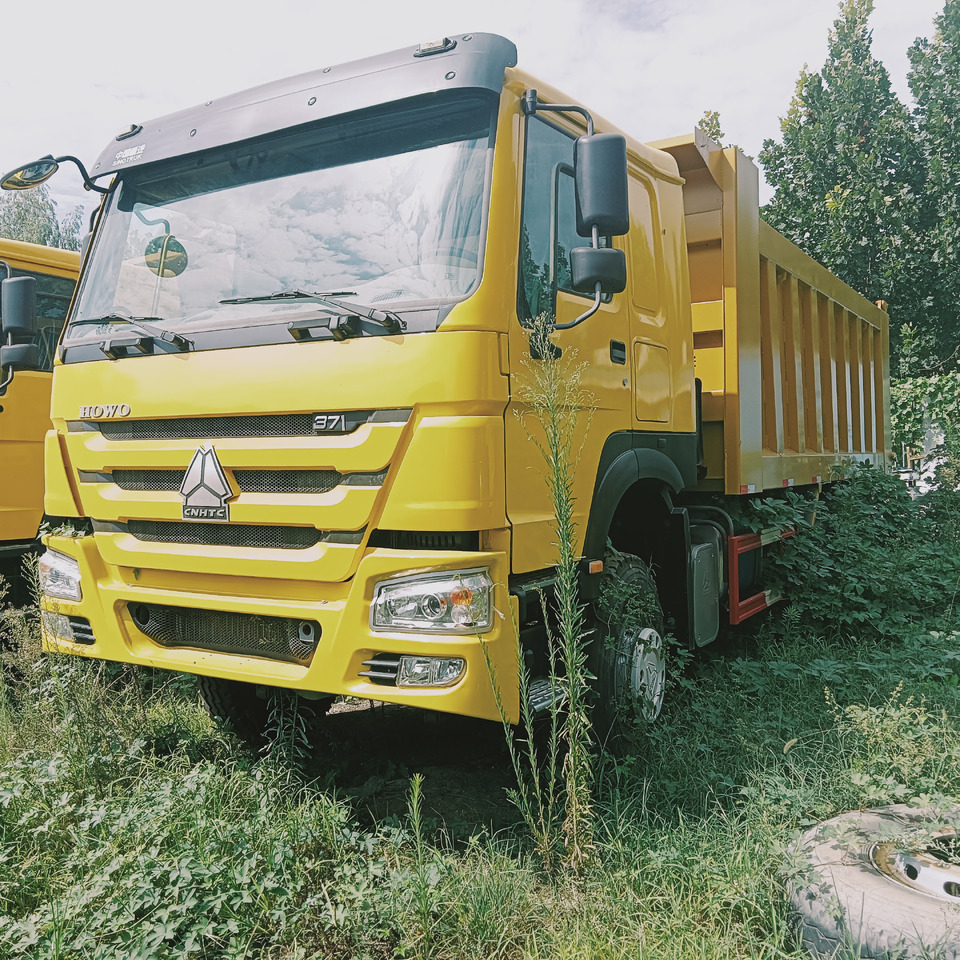 SINOTRUK HOWO - Billenőplatós teherautó: 4 kép. SINOTRUK HOWO - Billenőplatós teherautó: 4 kép.