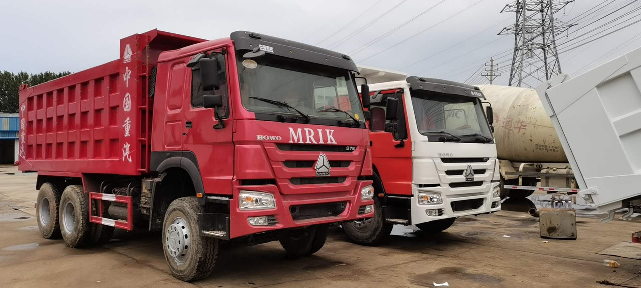 SINOTRUK HOWO - Billenőplatós teherautó: 4 kép. SINOTRUK HOWO - Billenőplatós teherautó: 4 kép.