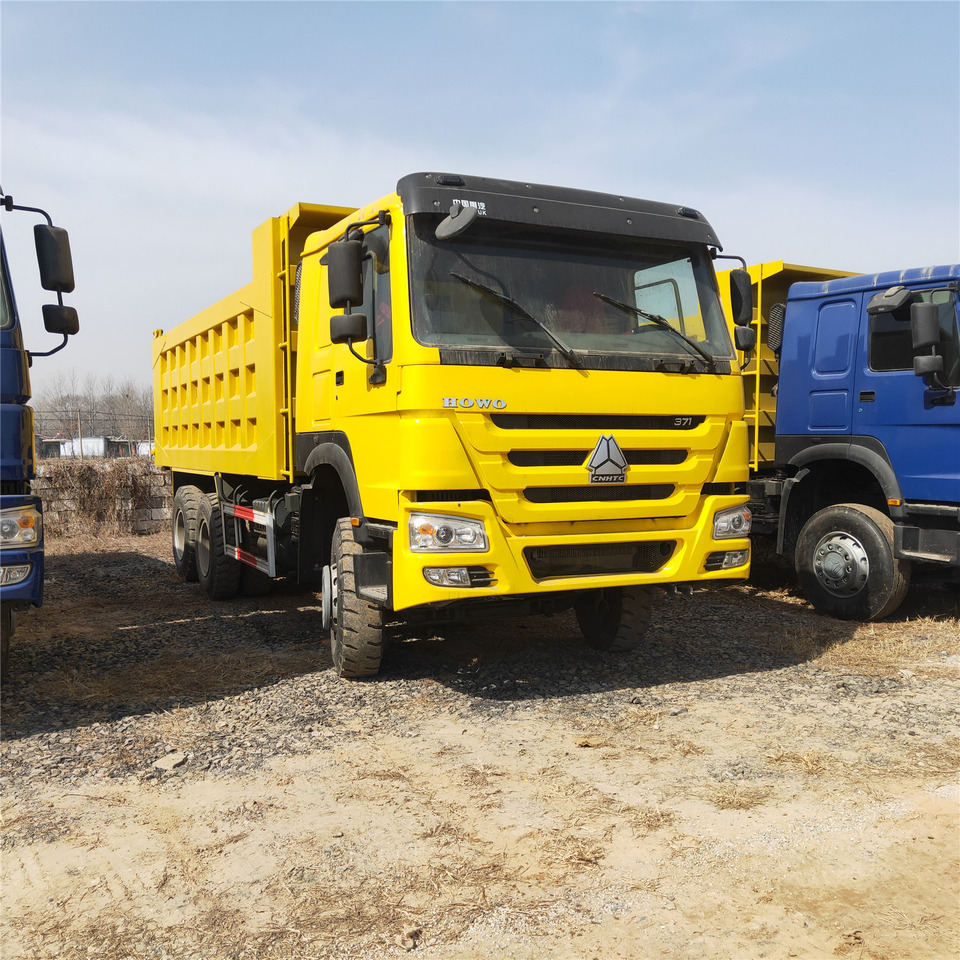 SINOTRUK HOWO - Billenőplatós teherautó: 4 kép. SINOTRUK HOWO - Billenőplatós teherautó: 4 kép.