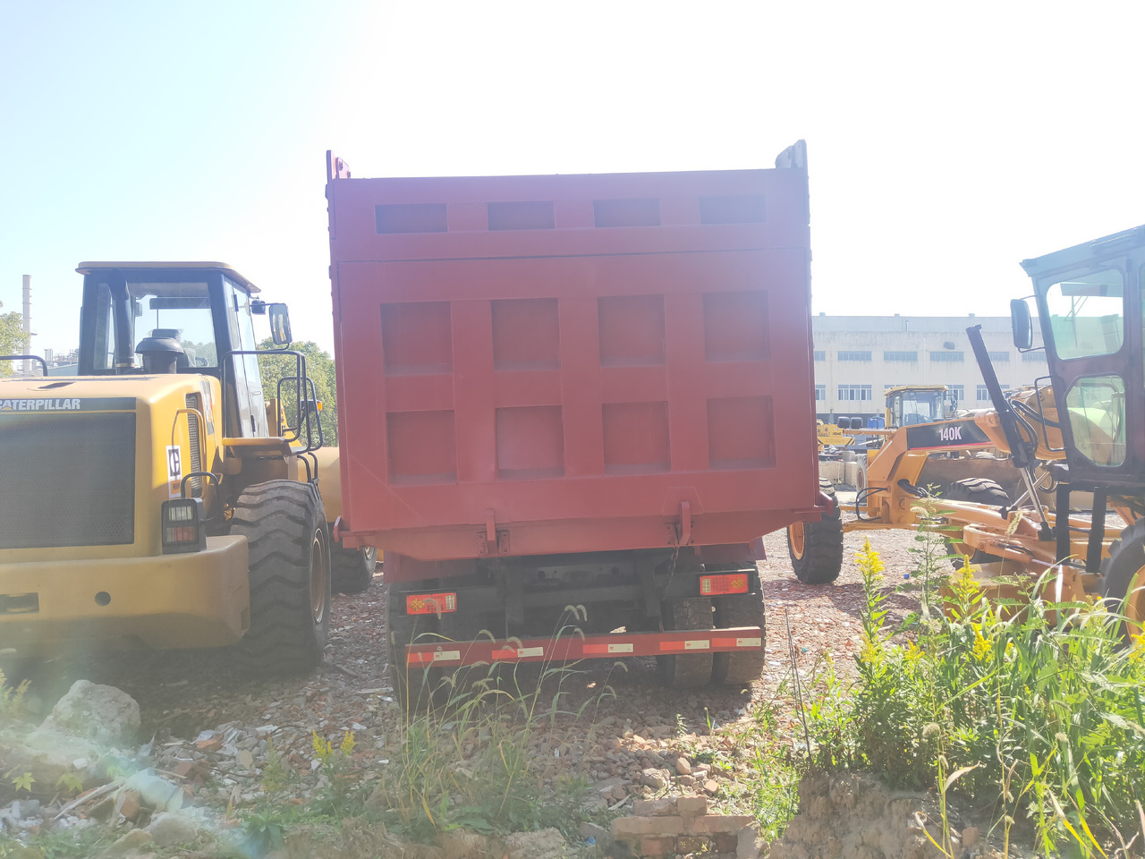 SINOTRUK HOWO - Billenőplatós teherautó: 5 kép. SINOTRUK HOWO - Billenőplatós teherautó: 5 kép.