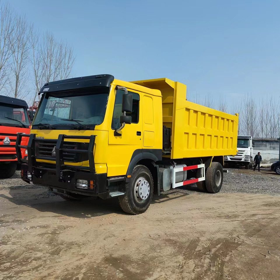 SINOTRUK HOWO - Billenőplatós teherautó: 3 kép. SINOTRUK HOWO - Billenőplatós teherautó: 3 kép.