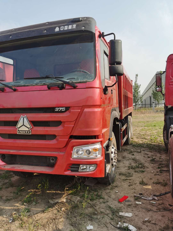 SINOTRUK HOWO - Billenőplatós teherautó: 4 kép. SINOTRUK HOWO - Billenőplatós teherautó: 4 kép.