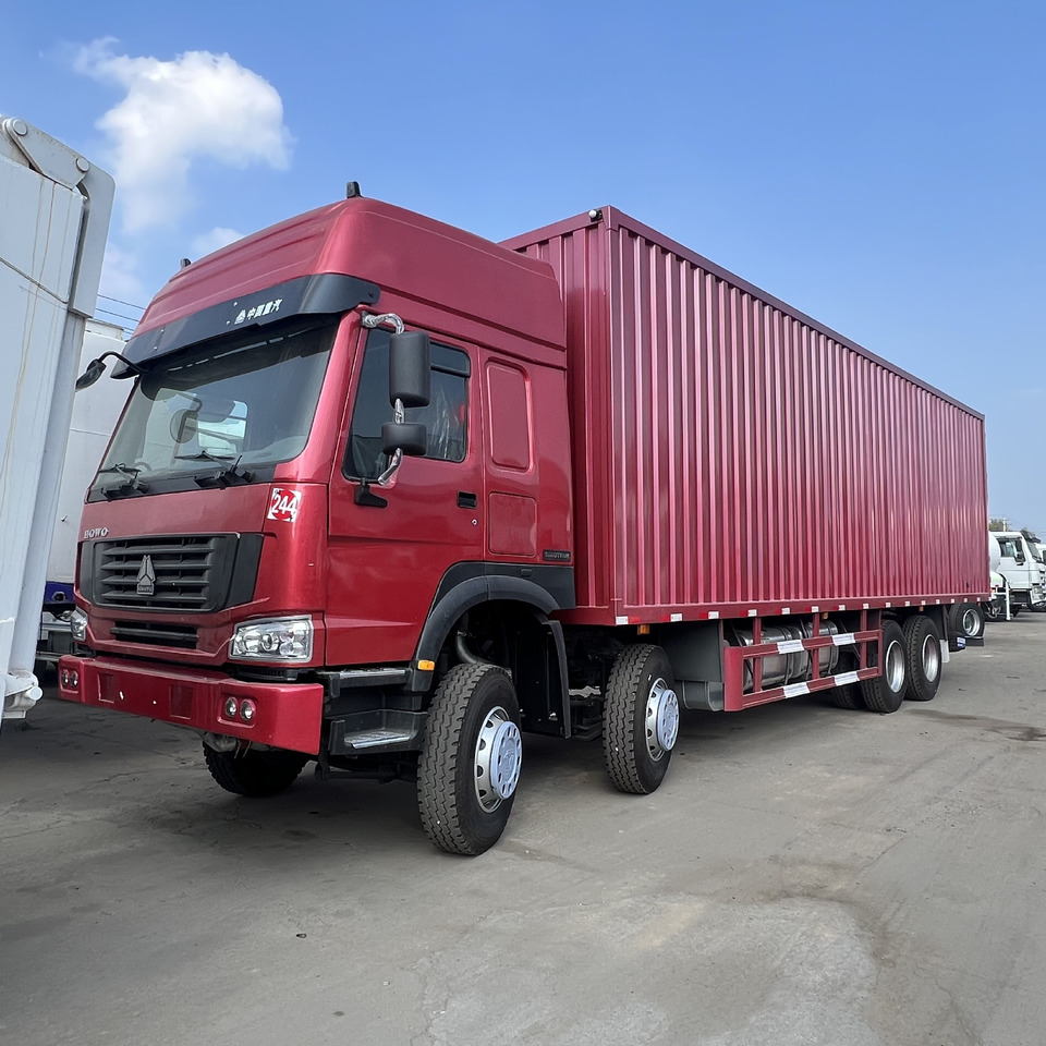 SINOTRUK HOWO - Dobozos felépítményű teherautó: 1 kép. SINOTRUK HOWO - Dobozos felépítményű teherautó: 1 kép.