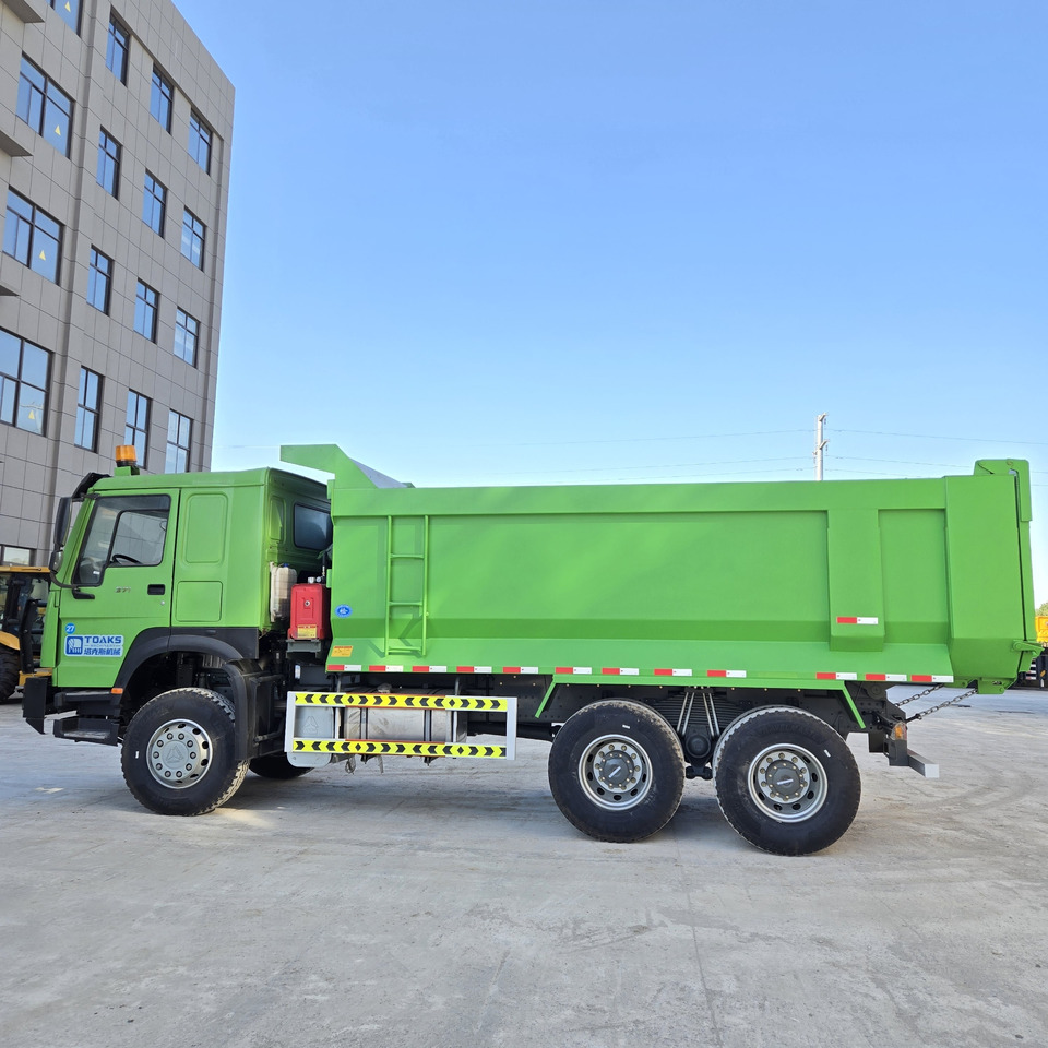 Új Billenőplatós teherautó SINOTRUK HOWO: 8 kép. Új Billenőplatós teherautó SINOTRUK HOWO: 8 kép.