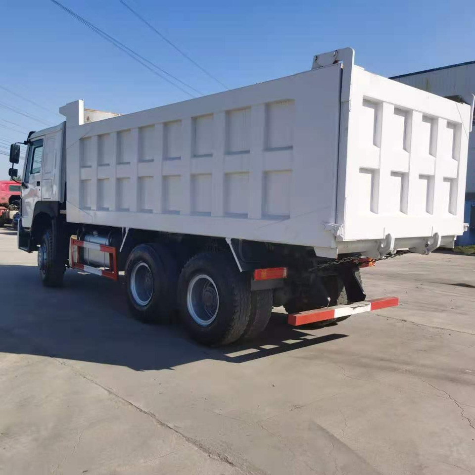 SINOTRUK HOWO - Billenőplatós teherautó: 1 kép. SINOTRUK HOWO - Billenőplatós teherautó: 1 kép.