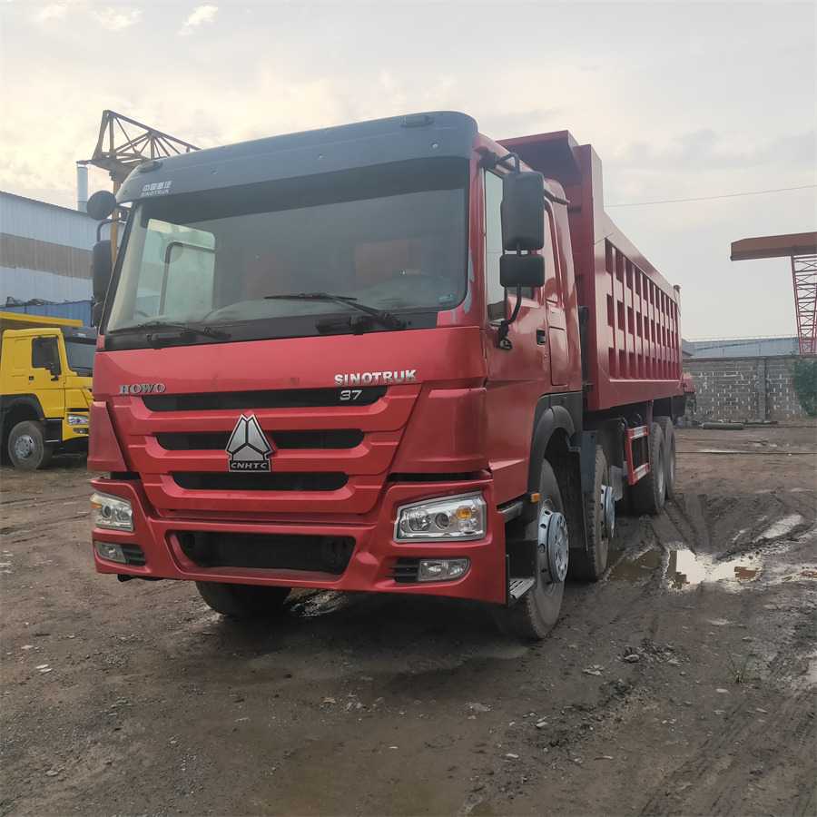 SINOTRUK HOWO - Billenőplatós teherautó: 4 kép. SINOTRUK HOWO - Billenőplatós teherautó: 4 kép.