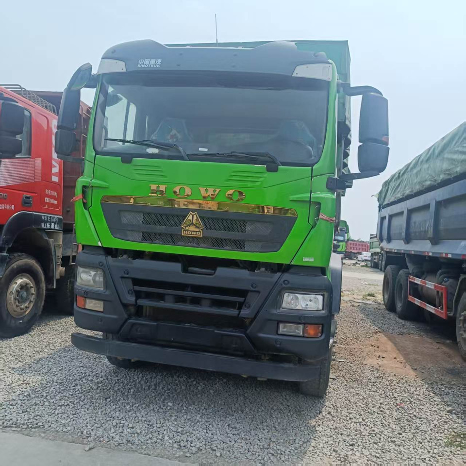 SINOTRUK HOWO - Billenőplatós teherautó: 2 kép. SINOTRUK HOWO - Billenőplatós teherautó: 2 kép.
