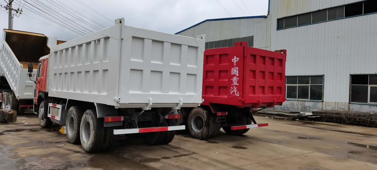 SINOTRUK HOWO - Billenőplatós teherautó: 2 kép. SINOTRUK HOWO - Billenőplatós teherautó: 2 kép.