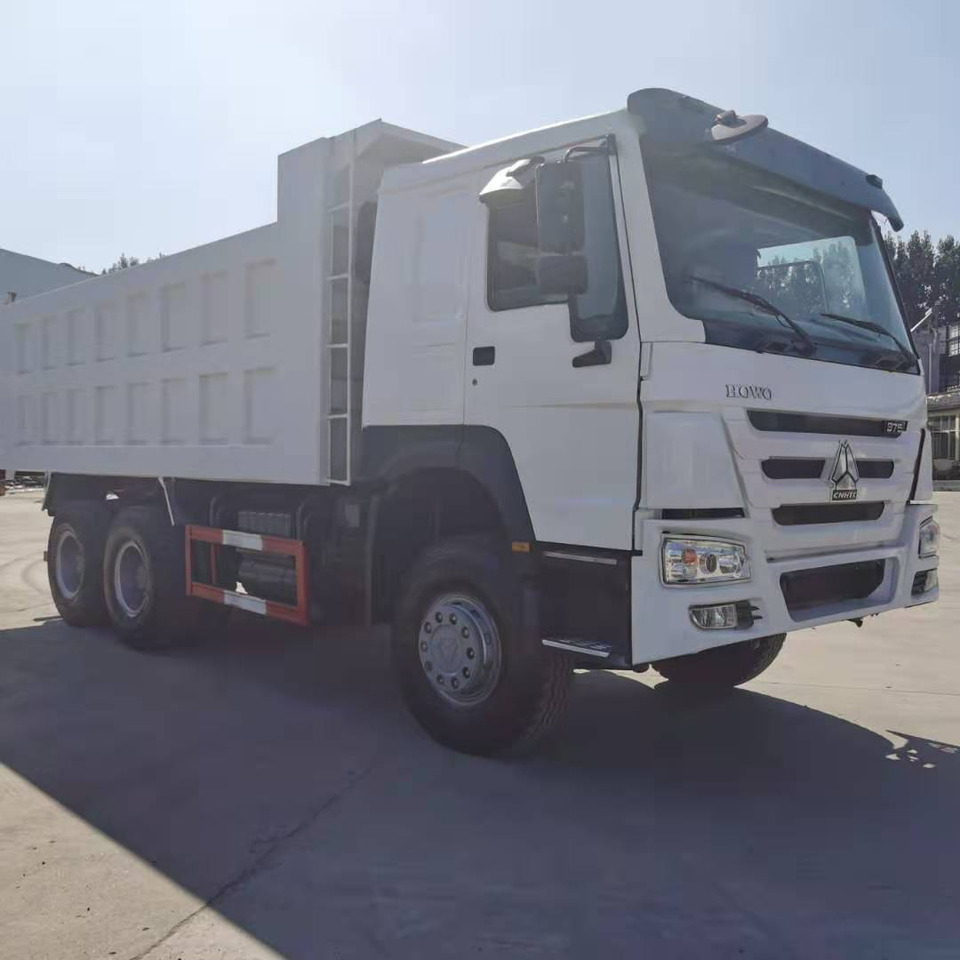 SINOTRUK HOWO - Billenőplatós teherautó: 5 kép. SINOTRUK HOWO - Billenőplatós teherautó: 5 kép.