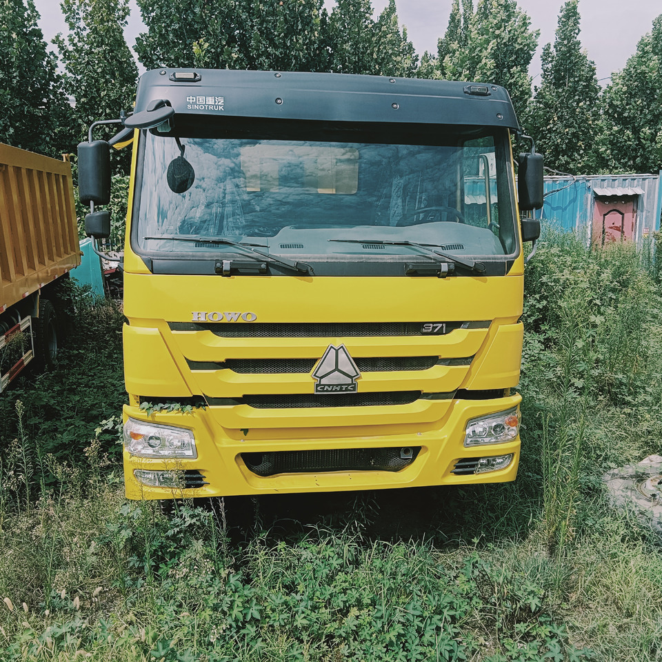 SINOTRUK HOWO - Billenőplatós teherautó: 3 kép. SINOTRUK HOWO - Billenőplatós teherautó: 3 kép.