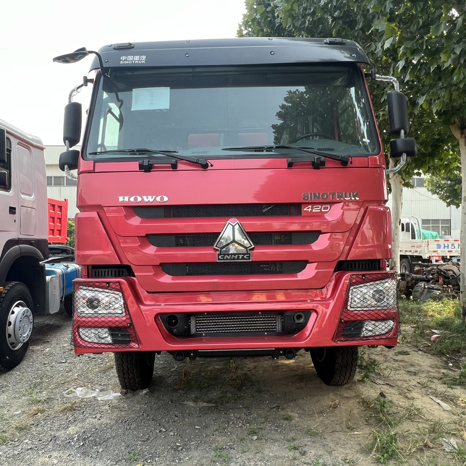 SINOTRUK HOWO - Billenőplatós teherautó: 3 kép. SINOTRUK HOWO - Billenőplatós teherautó: 3 kép.