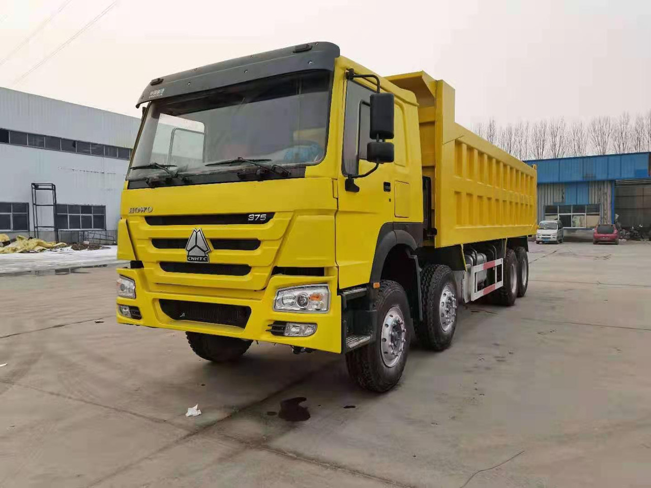 SINOTRUK HOWO - Billenőplatós teherautó: 2 kép. SINOTRUK HOWO - Billenőplatós teherautó: 2 kép.