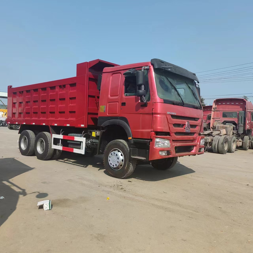 SINOTRUK HOWO - Billenőplatós teherautó: 3 kép. SINOTRUK HOWO - Billenőplatós teherautó: 3 kép.