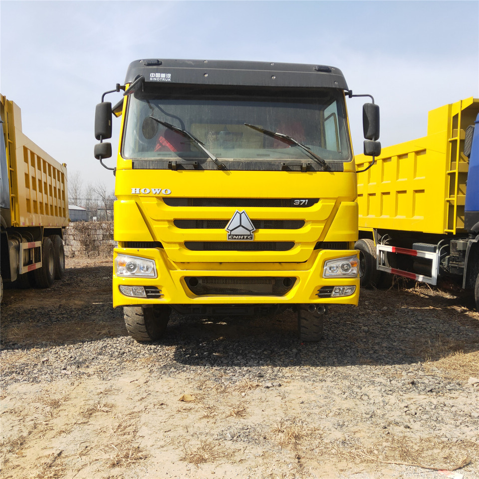 SINOTRUK HOWO - Billenőplatós teherautó: 3 kép. SINOTRUK HOWO - Billenőplatós teherautó: 3 kép.