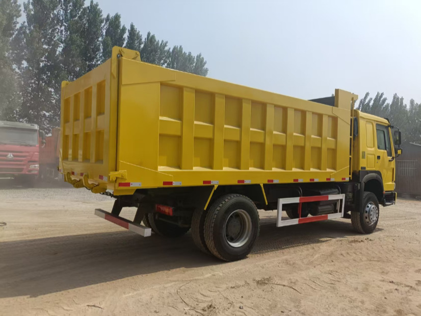 Billenőplatós teherautó SINOTRUK Howo 4*2: 6 kép.