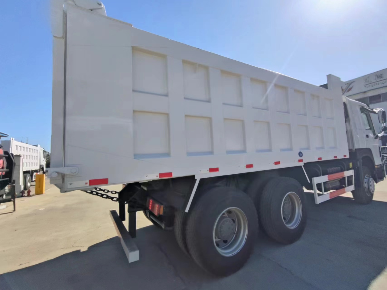 SINOTRUK Howo lízing SINOTRUK Howo: 8 kép.