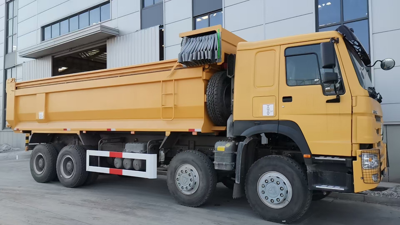 SINOTRUK Howo - Billenőplatós teherautó: 2 kép. SINOTRUK Howo - Billenőplatós teherautó: 2 kép.