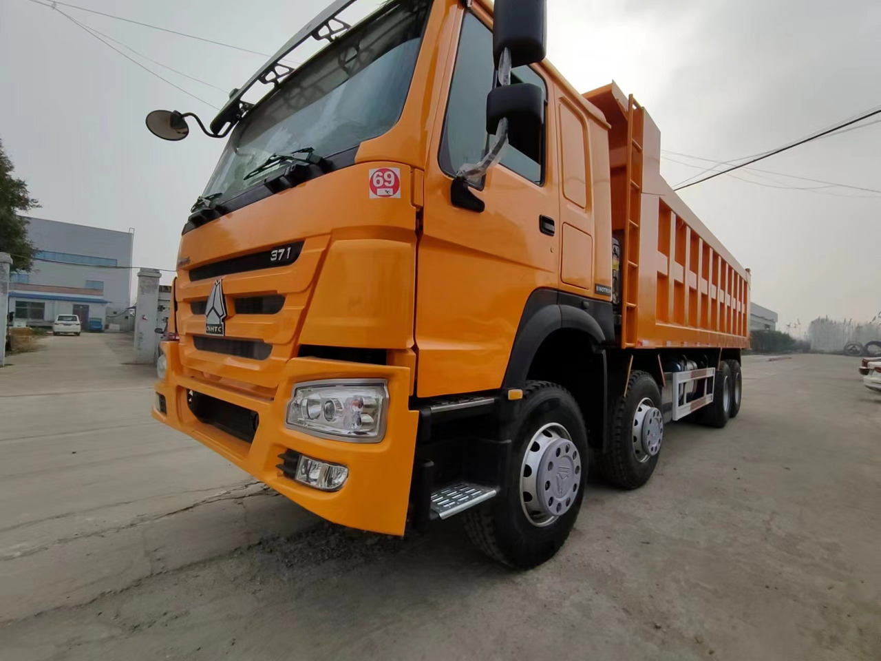 SINOTRUK Howo lízing SINOTRUK Howo: 9 kép.