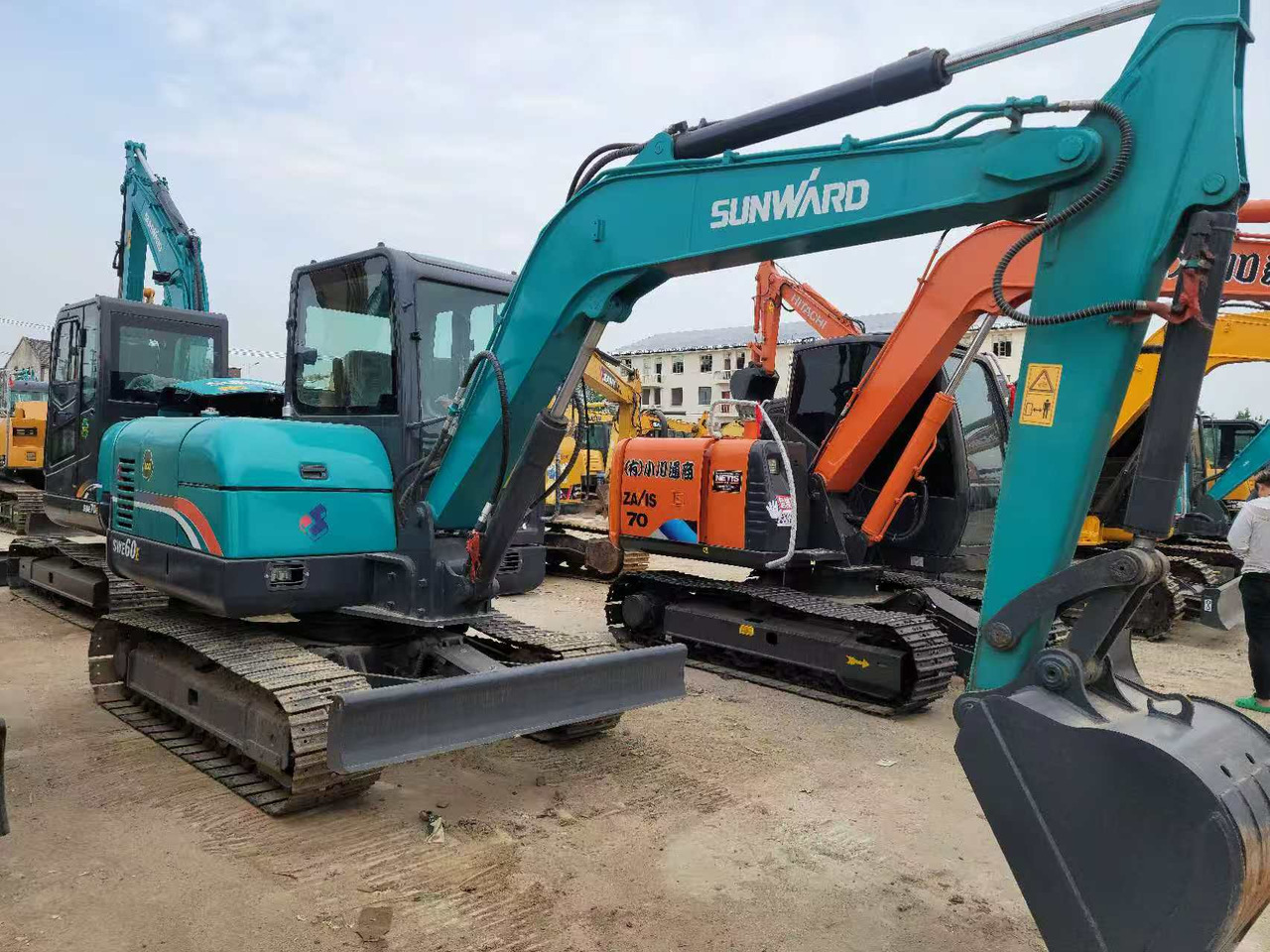 SUNWARD SWE60E - Lánctalpas kotró: 2 kép. SUNWARD SWE60E - Lánctalpas kotró: 2 kép.