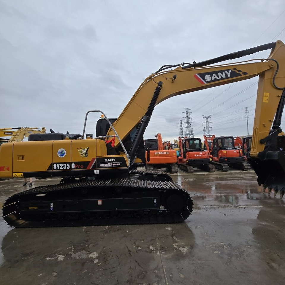 Sany SY235C - Lánctalpas kotró: 2 kép. Sany SY235C - Lánctalpas kotró: 2 kép.