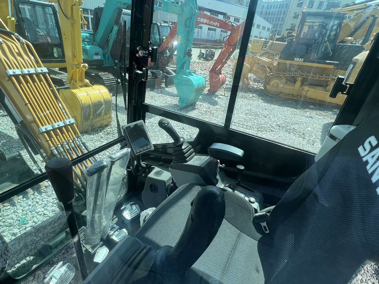 Minikotró Sany SY26U: 8 kép. Minikotró Sany SY26U: 8 kép.