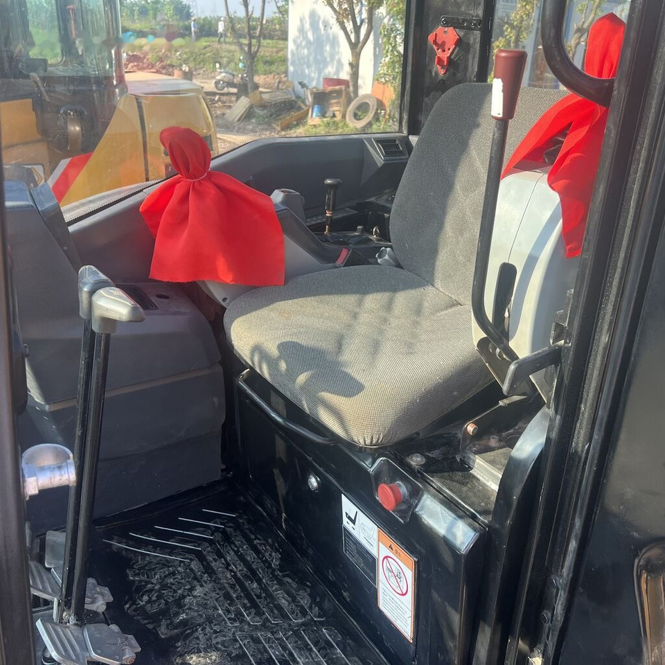 Minikotró Sany SY35U: 12 kép.