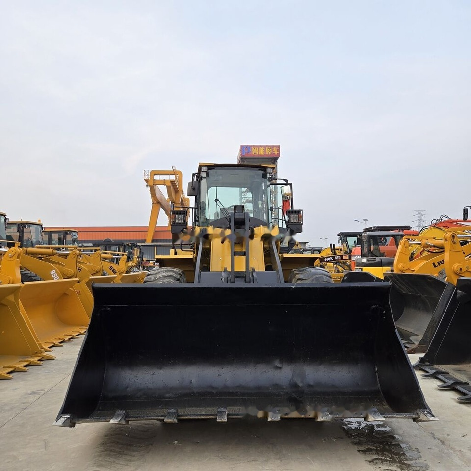 Sany SYL956H5 - Gumikerekes homlokrakodó: 3 kép. Sany SYL956H5 - Gumikerekes homlokrakodó: 3 kép.