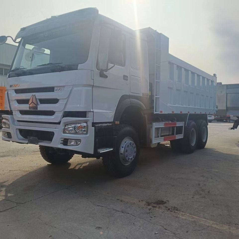 Sinotruk Howo 6*4 - Billenőplatós teherautó: 5 kép. Sinotruk Howo 6*4 - Billenőplatós teherautó: 5 kép.